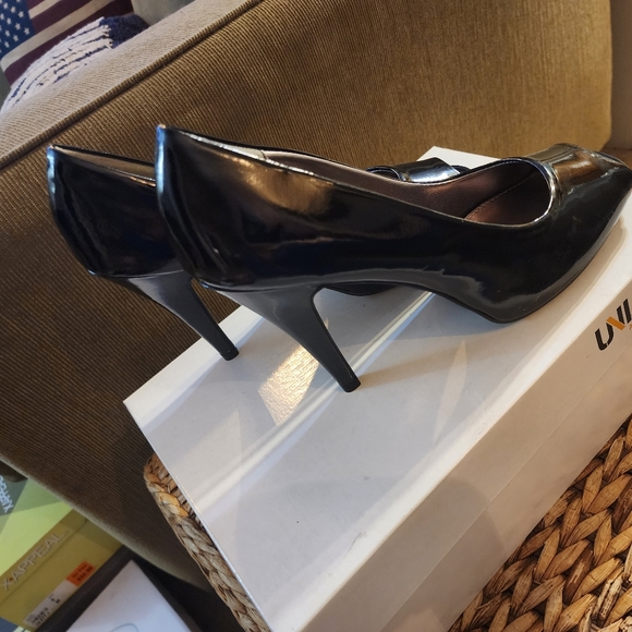 Women's size 9 black heels - Picture 3 of 5